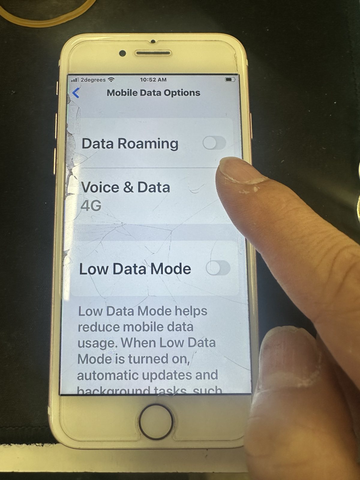 iPhone Voice & Data screen showing 4G and VoLTE toggle